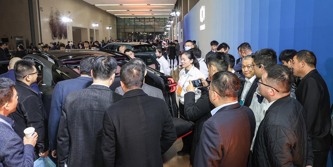 实施“215”伙伴行动，2024年实现新跃迁