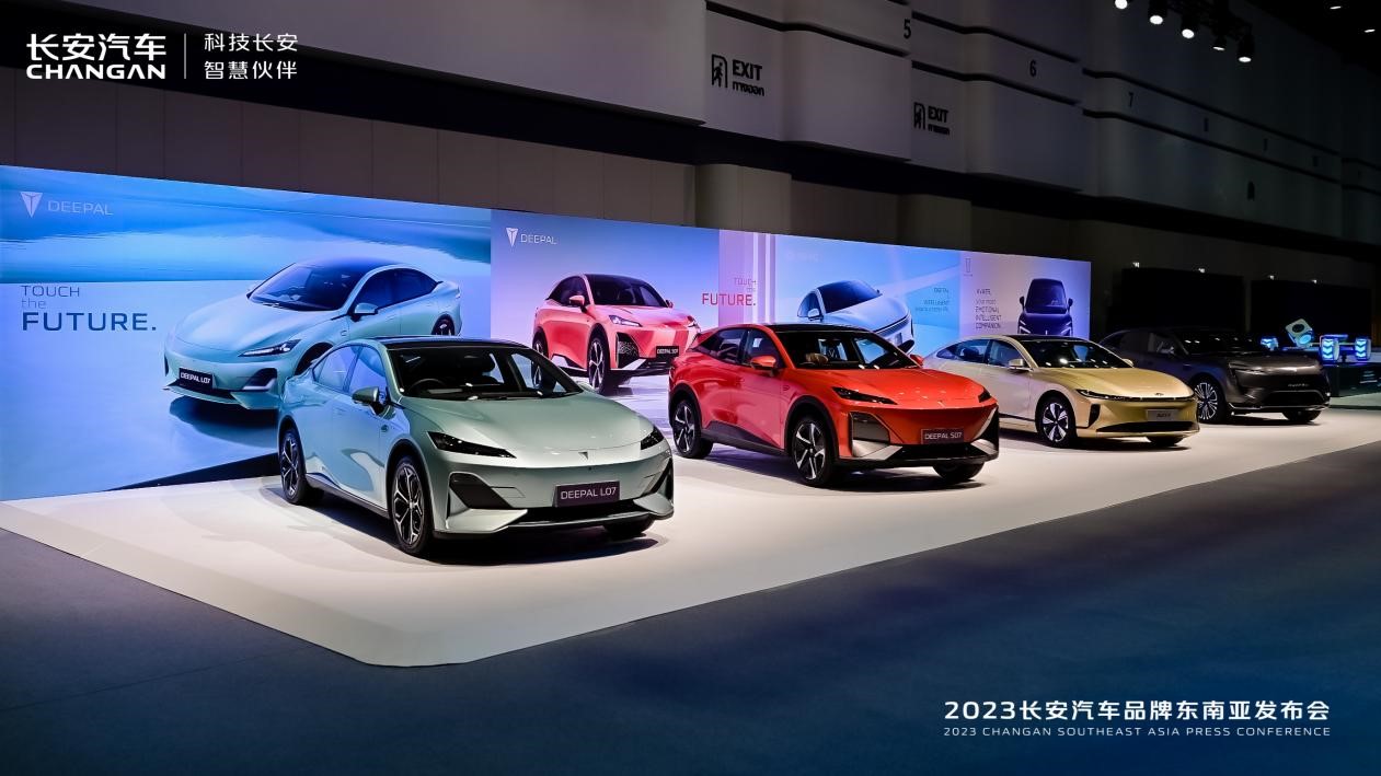 “右舵深蓝”惊艳亮相，多款重磅新车闪耀异国舞台